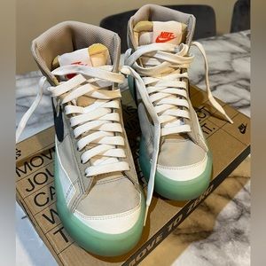 Nike Blazer Mid ‘77 (GS) Snickers for boys or girls cream/armory navy-orange 5.5